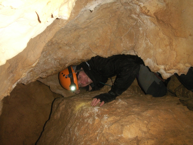 Peter in der Höhle.jpg