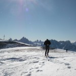 im Hintergrund die Dolomiten mit den 3 Zinnen (Nordseitig)
