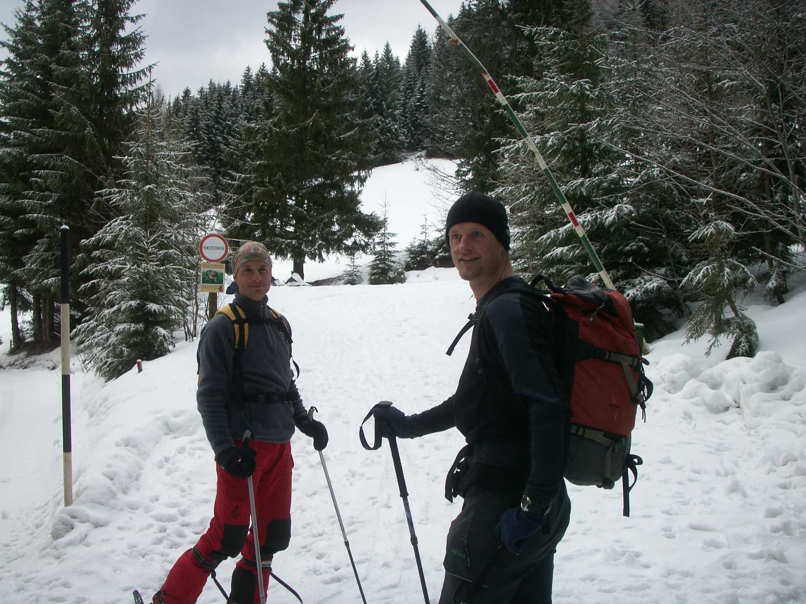 Am Parkplatz schon Schnee.jpg