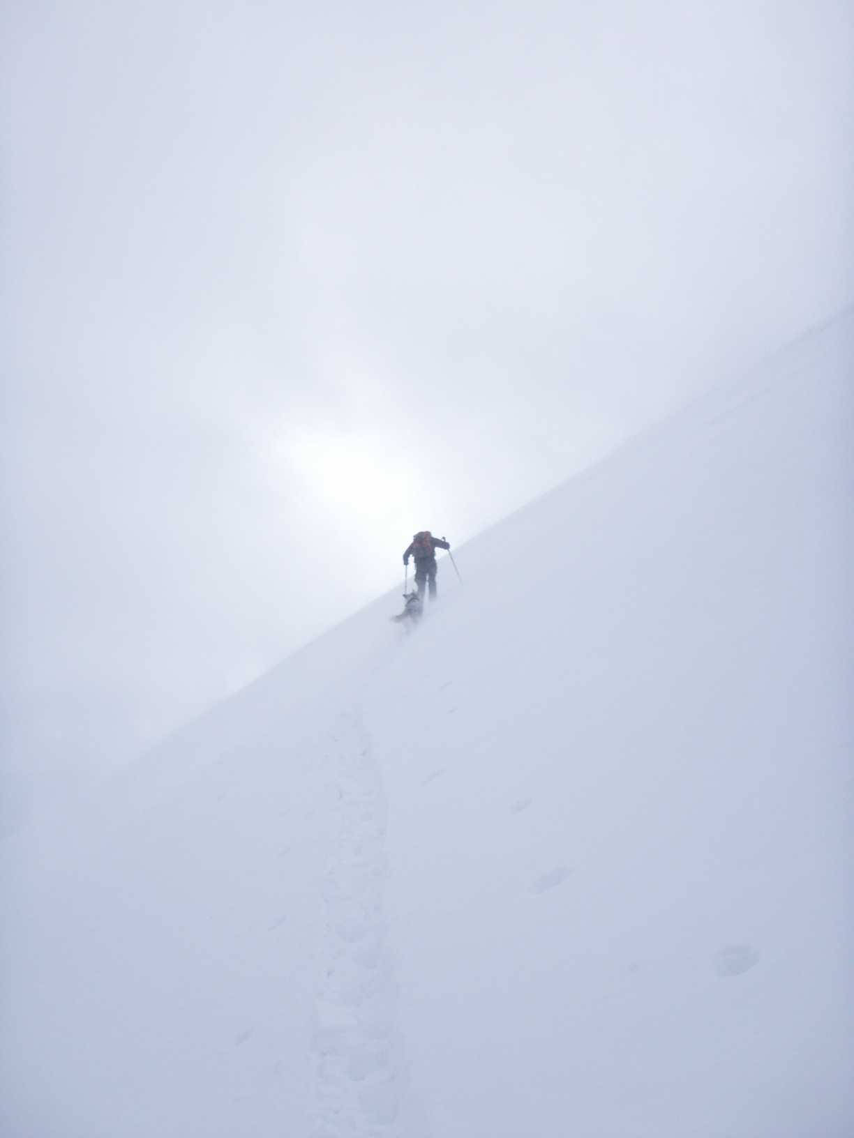 Jürgen in der Schlüsselstelle bei starkem Wind.jpg