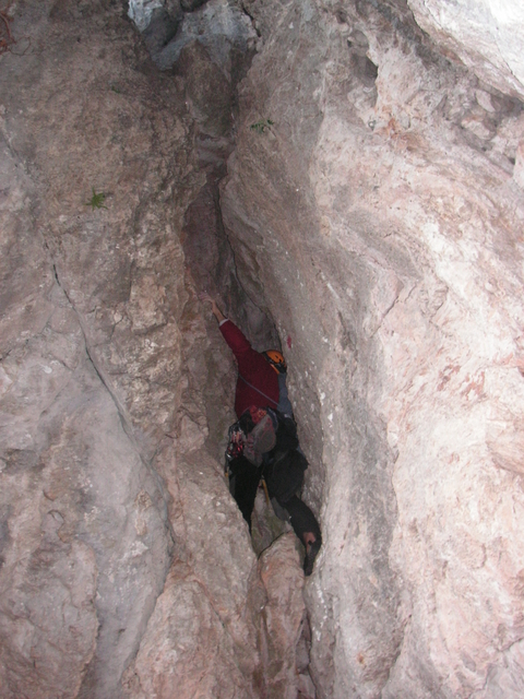 ich in der zweiten Seillänge.JPG