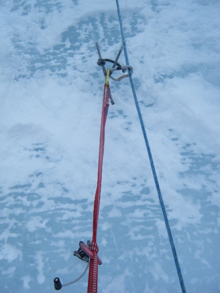 abseilen und Standplatzt über Abalakov Eissanduhr