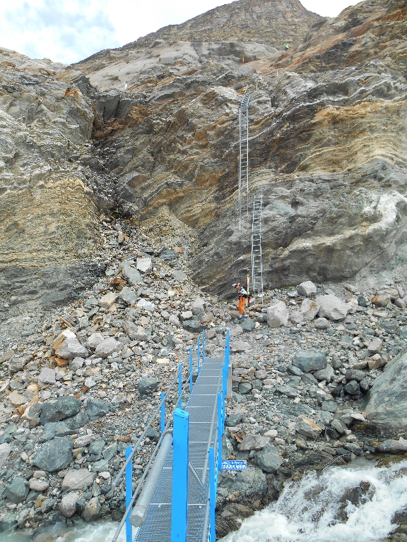 9 Zustieg Monte Rosa Hütte